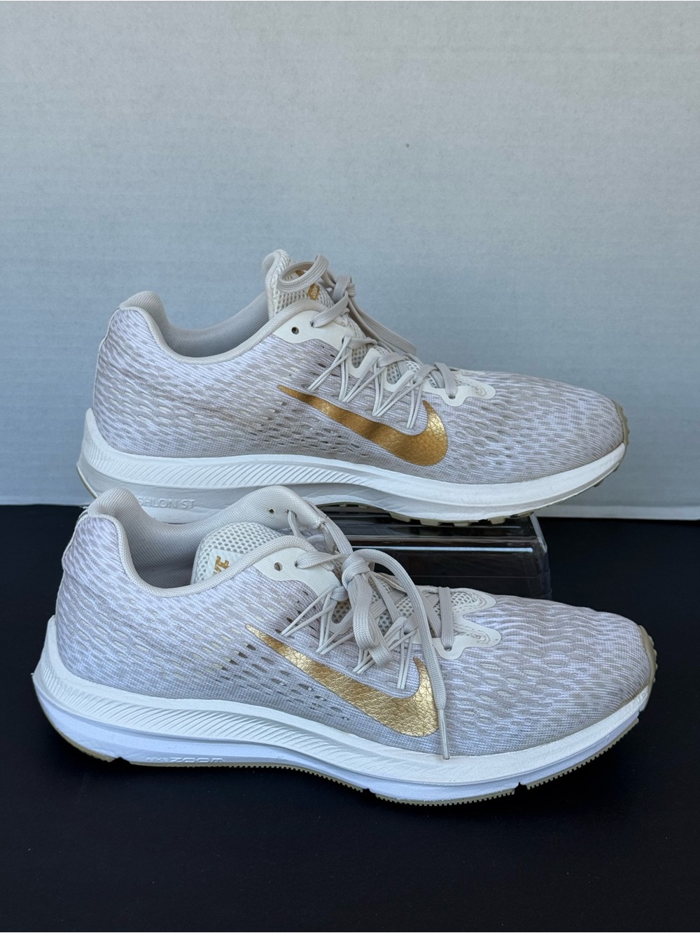 Nike Shoes Women's 8.5 Zoom Winflo 5 Beige Gold Athletic Running Shoes Sneakers